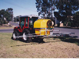 Tornado Linkage Boom Sprayer - picture0' - Click to enlarge