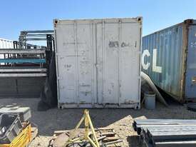 20ft Container and Contents - picture2' - Click to enlarge