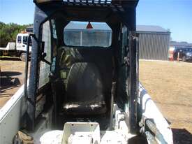 Bob Cat Skid Steer Loader Model 763 - picture1' - Click to enlarge