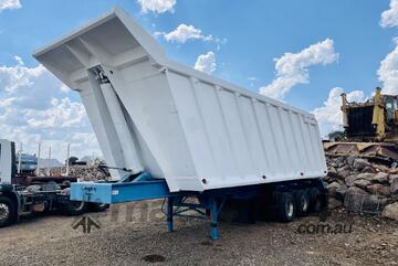 J Smith & Son off road tipping trailer J Smith & Son off road tipping trailer