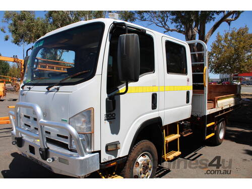 2014 ISUZU NHNPS TRUCK, CREW CAB