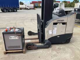 2009 Crown RR522045TT270 Electric Reach Forklift - picture2' - Click to enlarge