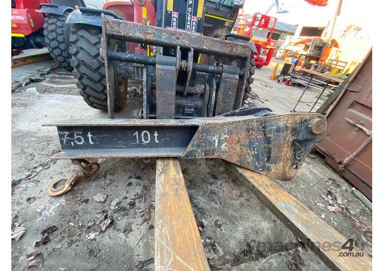caption Manitou MHT10120