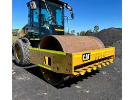 2017 CATERPILLAR CS56B VIBRATING ROLLER - picture0' - Click to enlarge