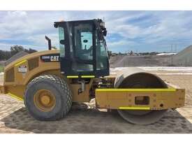 2017 CATERPILLAR CS56B VIBRATING ROLLER - picture1' - Click to enlarge