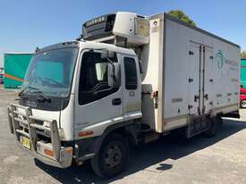 2005 Isuzu FSR 550 Long Refrigerated Pantech - picture1' - Click to enlarge