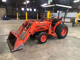 Kubota L2850 4WD Tractor - picture1' - Click to enlarge