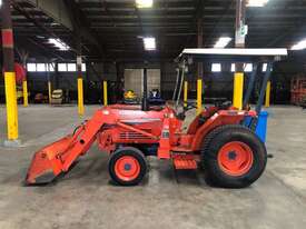 Kubota L2850 4WD Tractor - picture2' - Click to enlarge