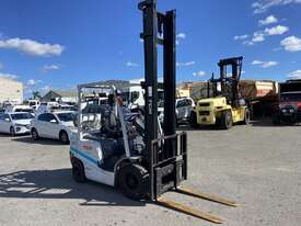 Tcm FG25T30 LPG Forklift - picture2' - Click to enlarge