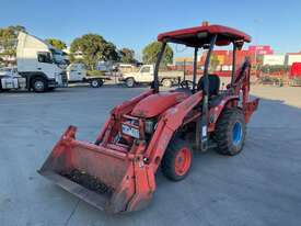 Kubota B26 Tractor/Backhoe - picture1' - Click to enlarge