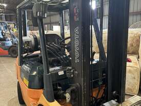 Toyota 2.5Ton Forklift - picture0' - Click to enlarge