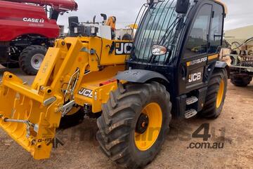 2022 JCB 542-70 Agri Super Telehandler - very LOW 130 hours, like new condition!