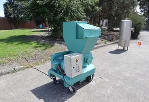 Industrial Plastic Granulator - 7.5 kW - CTS Plastics Machinery
