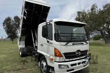 Hino Ranger GD 500 Series 4x2 6 Cylinder Tipper Truck.