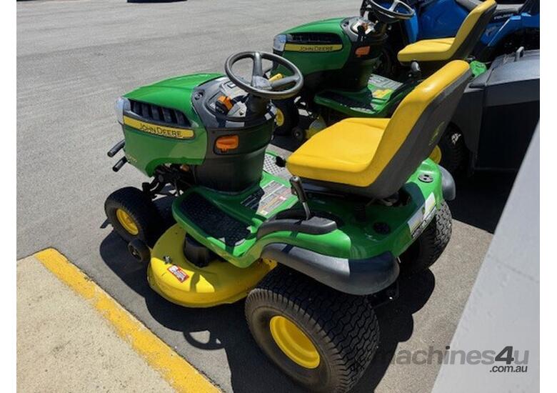 caption John Deere D130 Lawn Garden Tractors