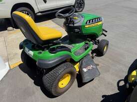 John Deere D130 Lawn Garden Tractors - picture1' - Click to enlarge