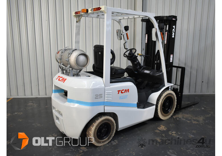 caption TCM FG25T3 2.5 Tonne LPG Forklift 4.8m Container Mast 4 Hydraulic Valves ONLY 944 HOURS