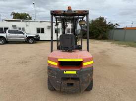 TCM FD30T3 FORKLIFT - picture2' - Click to enlarge