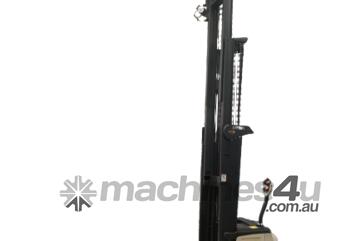 Crown SHR5500 Heavy-Duty Walkie Reach Stacker