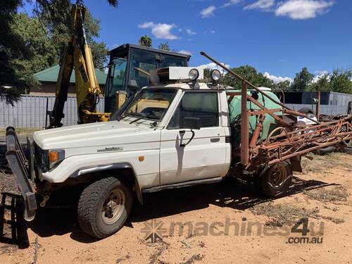 caption LANDCRUISER SPRAY RIG