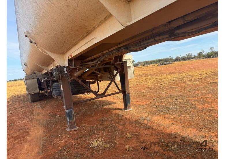 caption 1992 Hockney Alcan TS-3-36 Tri Axle Water Tanker Trailer