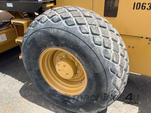 2018 Caterpillar CS-533E Articulated Smooth Drum Roller