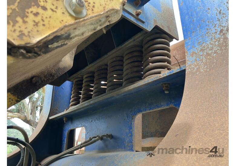 caption 2007 Fintec 1107 Impact Crusher