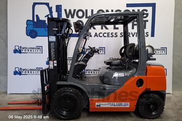 Wollongong Forklift: 2007 Toyota 2.5T LPG, 3-Stage Container Mast, 4.3m Lift!