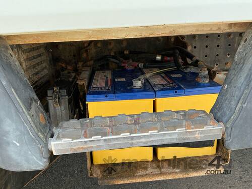 2012 Mitsubishi Fuso Canter 815 Crew Cab Table Top