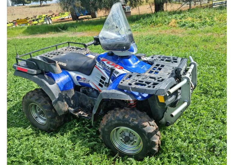 caption Polaris Sportsman 700