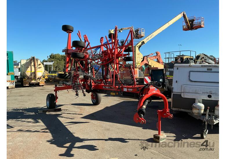 caption 2020 Kuhn GA7501 + Rotary Hay Rake