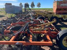 Alfarm Airseeder, cart and bar. - picture2' - Click to enlarge