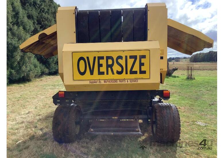 NEW HOLLAND BR740A ROUND HAY BALER