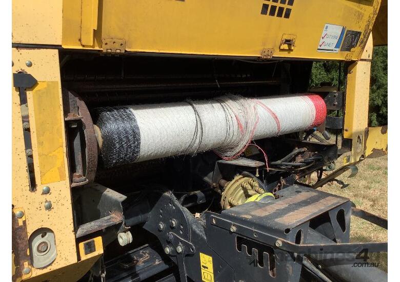 NEW HOLLAND BR740A ROUND HAY BALER