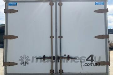 Hino 2006   DUTRO Pantech