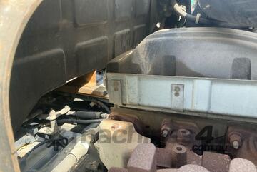 2006 Nissan UD PKC215 Curtainsider