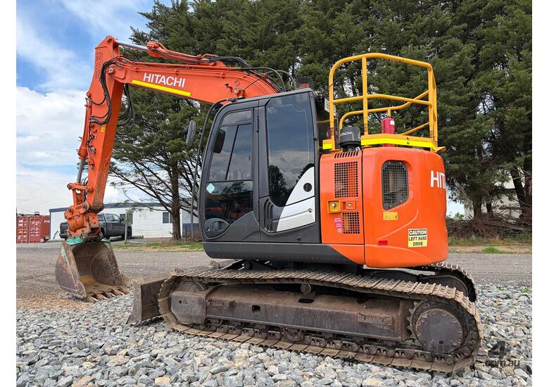 2017 Hitachi ZX135US-5B