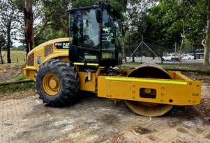2013 cat 12ton smooth drum roller LOW HOURS