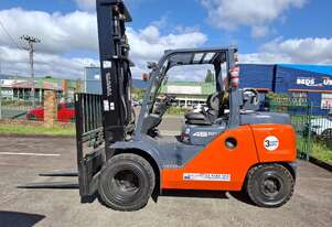 Wollongong Forklift: 2017 Toyota 4.5T LPG, 2-stage standard mast, 4.5m lift!