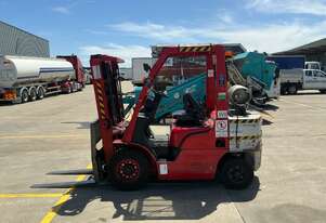 Nissan   P1F2A25DU Forklift
