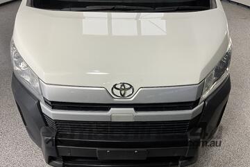 Toyota 2019   Hiace Diesel