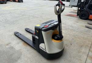 Crown Powered Pallet Mover 2.0t
