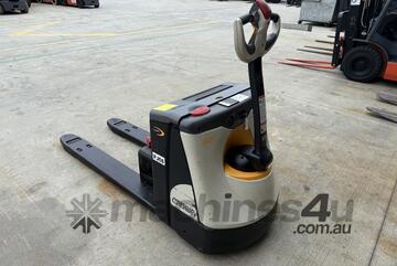 Crown Powered Pallet Mover 2.0t