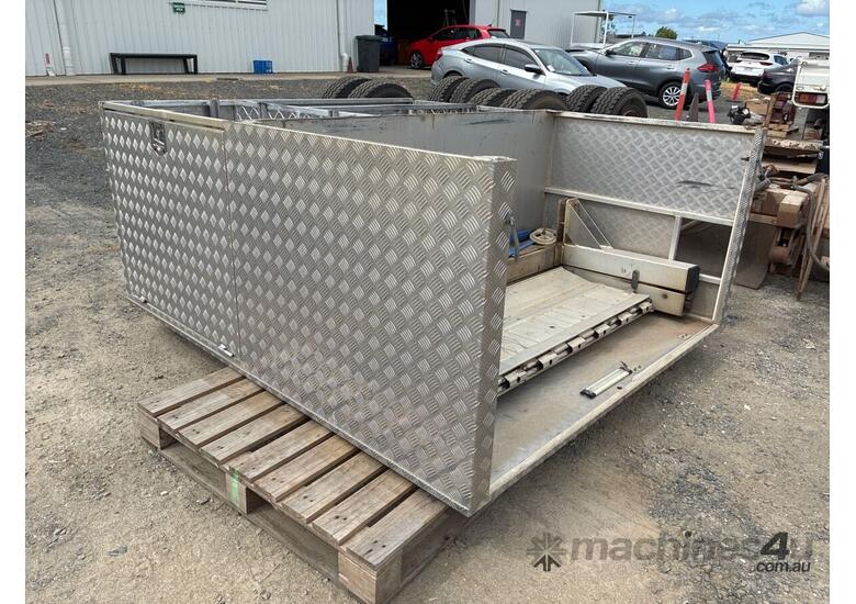 Tosca Hydraulic Lift Dog Transport Canopy 