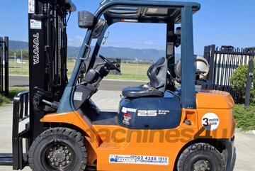 Wollongong Forklift: 2002 Toyota 2.5T LPG, 3-Stage Container Mast, 4.7m Lift!