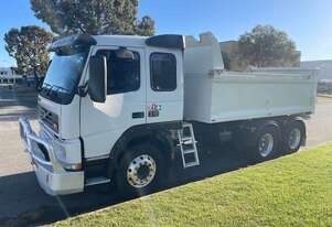 Truck Tipper Volvo FM7 6x4 Manual 310HP 2001 629196km 1ITR856 SN1838