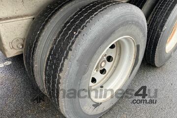 2006 Maxitrans ST3 Tri Axle Curtainside B Trailer