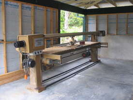 Stroke sander with rotary table - picture2' - Click to enlarge