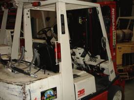 3.5 T KCUGH02F35U Nissan with side shift - picture0' - Click to enlarge