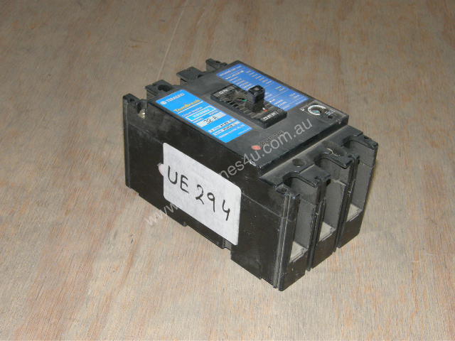 caption Terasaki XS125NJ Circuit Breakers.